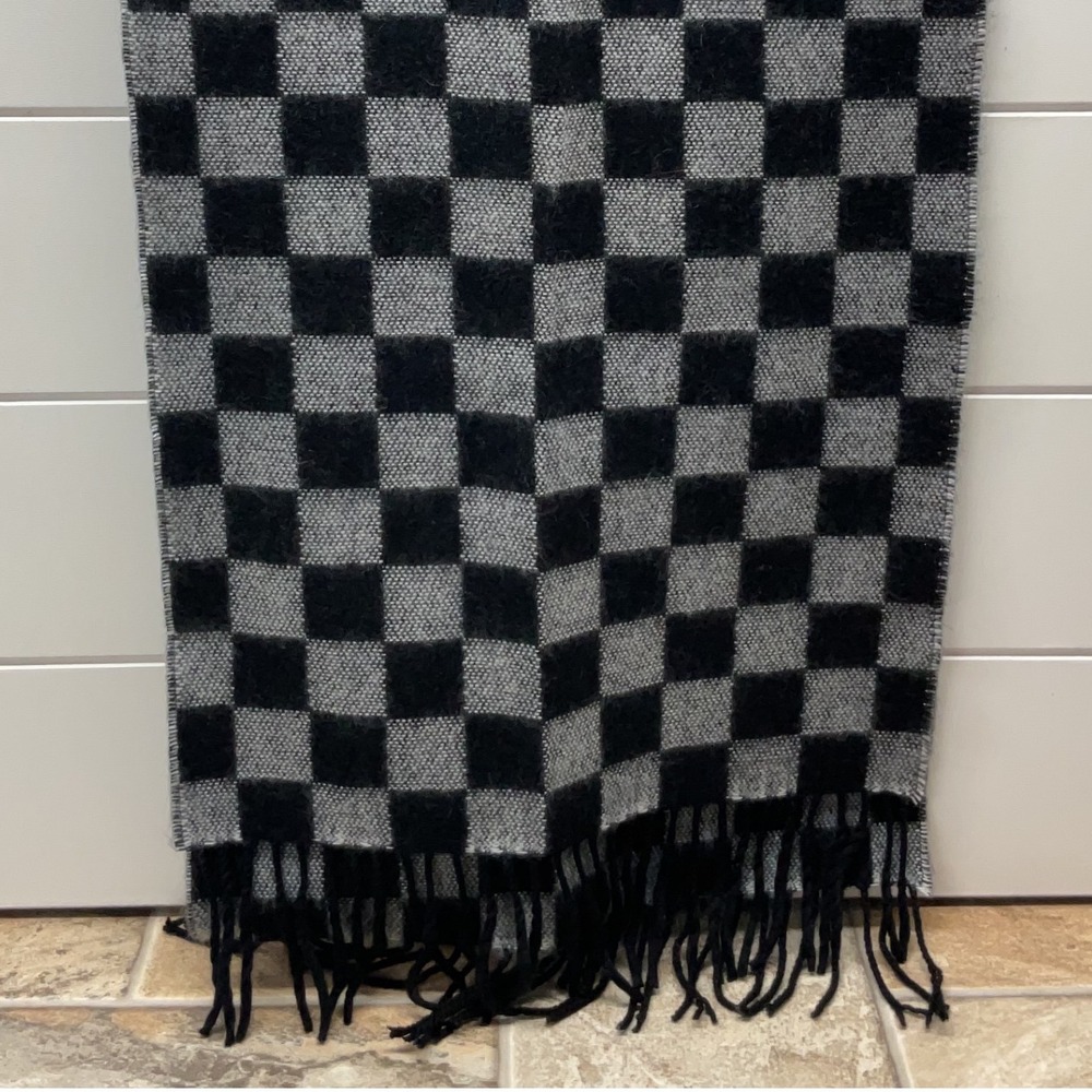 D&Y Softer Than Cashmere Black Grey Checkered Scarf Fringed Acrylic Knit Unisex